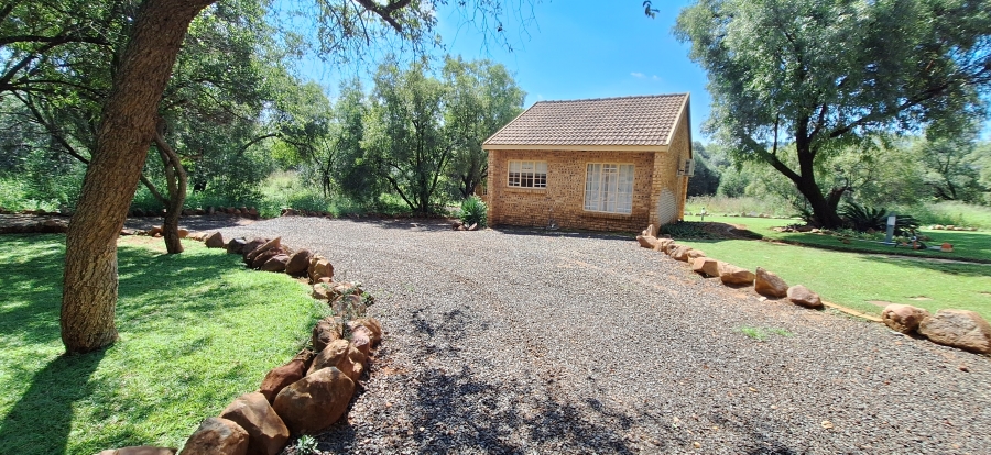 8 Bedroom Property for Sale in Swartruggens North West